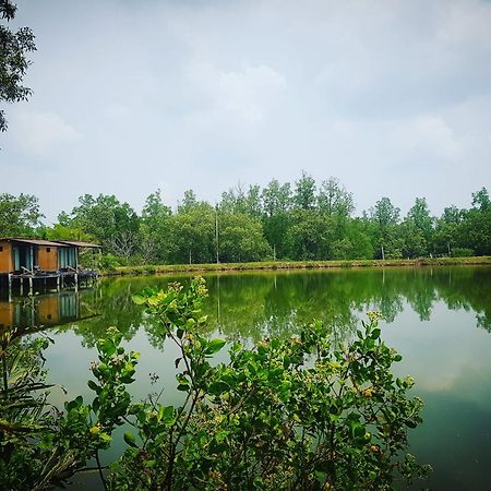Calm At Bangphat Bor Saen Exterior photo