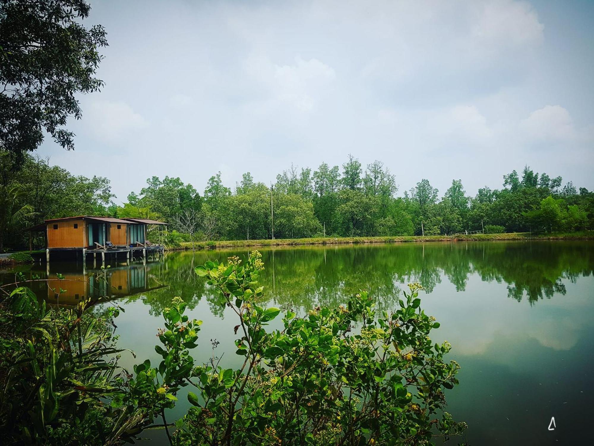 Calm At Bangphat Bor Saen Exterior photo