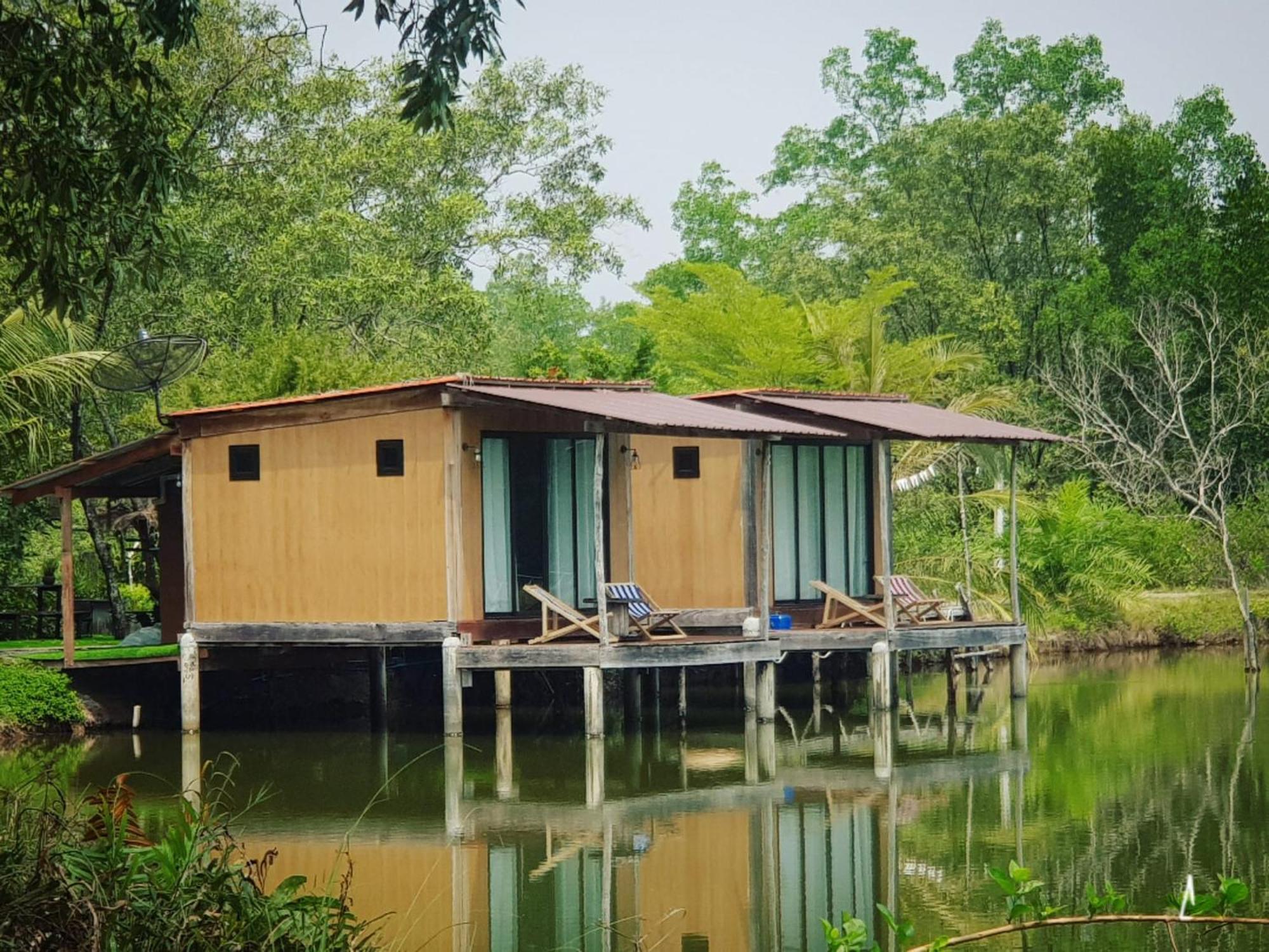 Calm At Bangphat Bor Saen Exterior photo